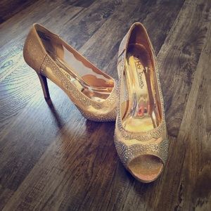 Hot Tomato gold heels.